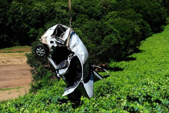 Menina estava hospitalizada desde 1º de dezembro, quando o carro em que estava desceu em ribanceira e caiu em parreiral
