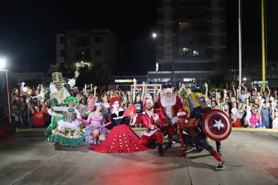 Chegada do Papai Noel abrilhantou o Natal Encantado em Três de Maio - foto 2