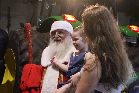 Chegada do Papai Noel abrilhantou o Natal Encantado em Três de Maio - foto 3