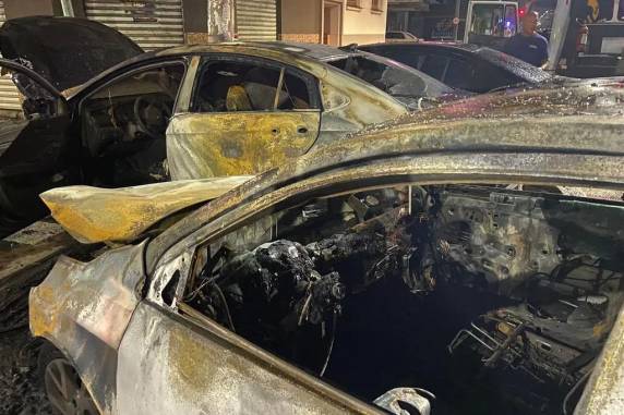 Após colisão, carros pegam fogo na zona norte de Porto Alegre - foto 2