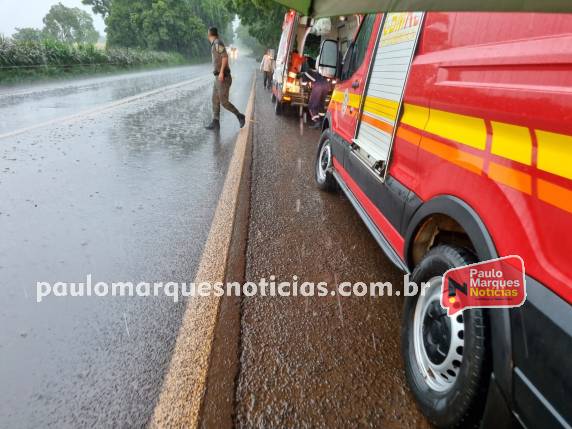 Saída de pista na BR-472 deixa duas pessoas feridas em Três de Maio - foto 2