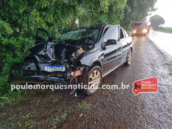 Saída de pista na BR-472 deixa duas pessoas feridas em Três de Maio - foto 4