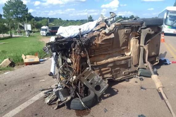 Acidente com três veículos mata uma pessoa e causa lentidão na BR-290 - foto 2