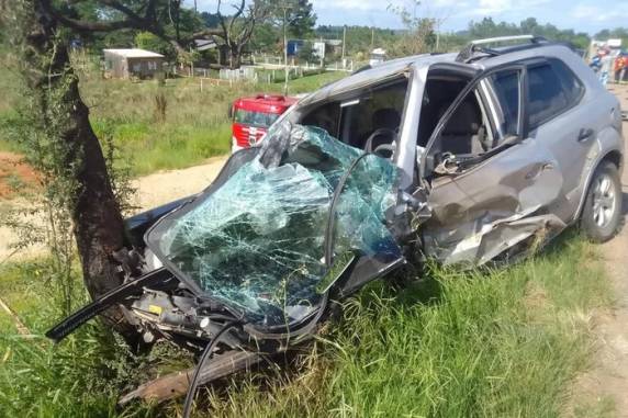 Acidente com três veículos mata uma pessoa e causa lentidão na BR-290 - foto 4