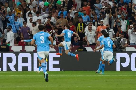 Equipe inglesa abriu placar aos 40 segundos de jogo com Julian Álvarez, ampliou com Nino, contra, e fechou a conta com Phil Foden e Álvarez, mais uma vez: 4 a 0