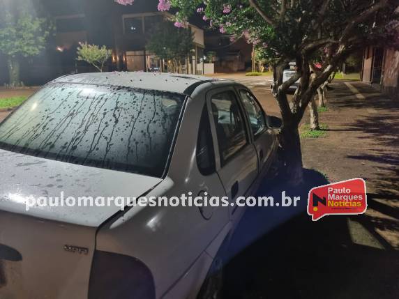 Condutor bate carro em veículo estacionado no bairro Santa Rita em Três de Maio - foto 3