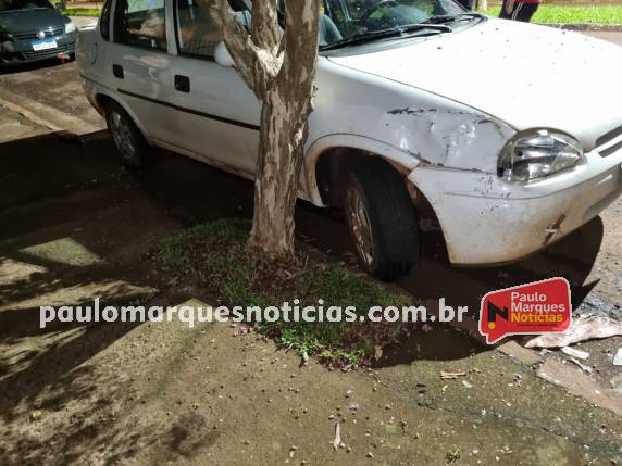 Condutor bate carro em veículo estacionado no bairro Santa Rita em Três de Maio - foto 4