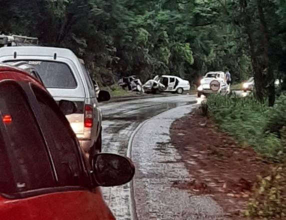 Veículos colidiram no trajeto entre Santa Rosa e Cândido Godoi; cinco pessoas ficaram feridas