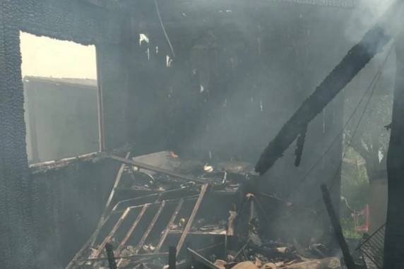 Incêndio destrói casa em Venâncio Aires - foto 2