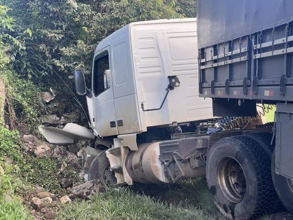 Duas pessoas morrem após colisão entre caminhão e carro na BR-386 em Fontoura Xavier - foto 3