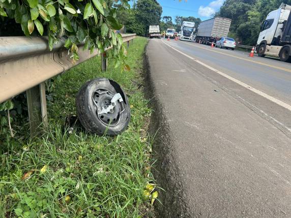 Duas pessoas morrem após colisão entre caminhão e carro na BR-386 em Fontoura Xavier - foto 4