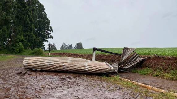 Temporal atinge Tenente Portela e destelha cerca de 200 casas - foto 2