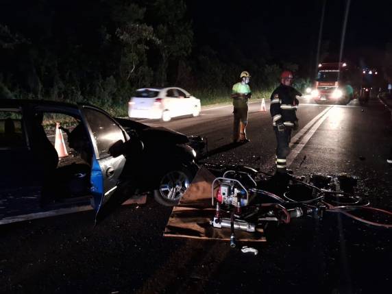 O grave acidente aconteceu na noite passada envolvendo dois veículos
