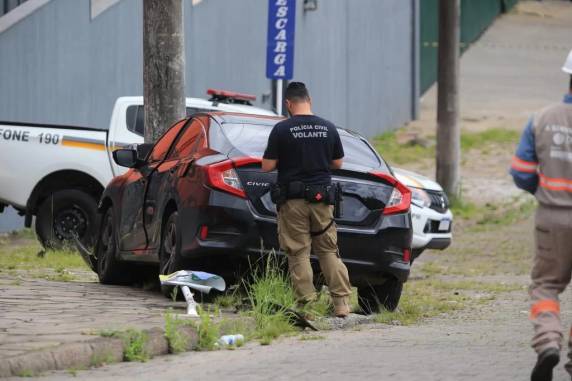 Perseguição policial termina com acidente, troca de tiros e homem morto na zona sul de Porto Alegre - foto 2