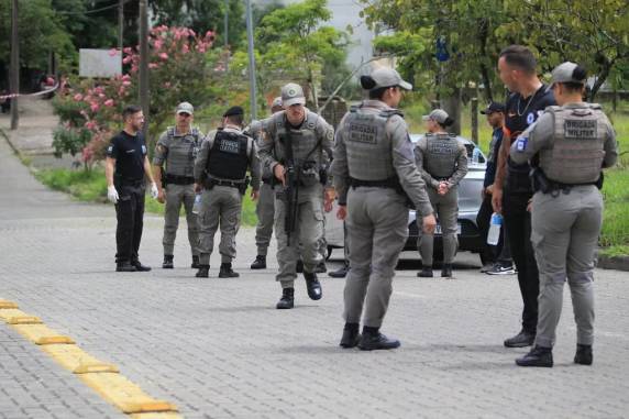 Perseguição policial termina com acidente, troca de tiros e homem morto na zona sul de Porto Alegre - foto 3