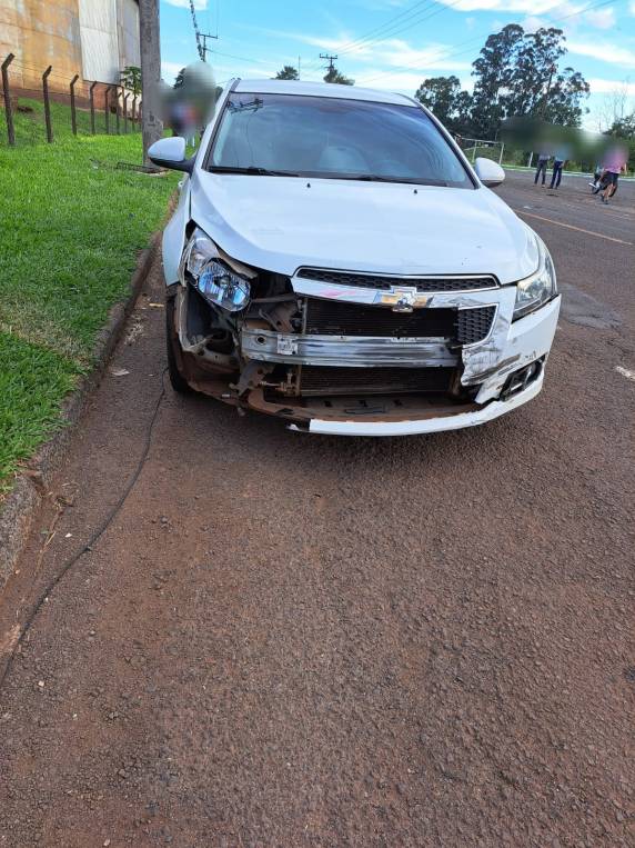 Colisão envolvendo a moto que o homem pilotava e um veículo Cruze ocorreu na Av. Porto Alegre