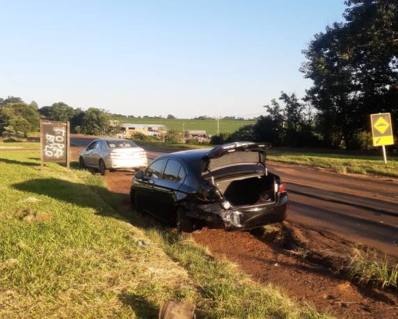 Automóvel capota após colisão traseira na RS-210 em São Martinho - foto 5