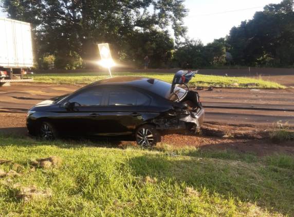 Automóvel capota após colisão traseira na RS-210 em São Martinho - foto 2
