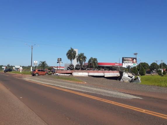 O veículo de carga, era conduzido na BR-285 no sentido Santo Antônio das Missões para Santo Ângelo