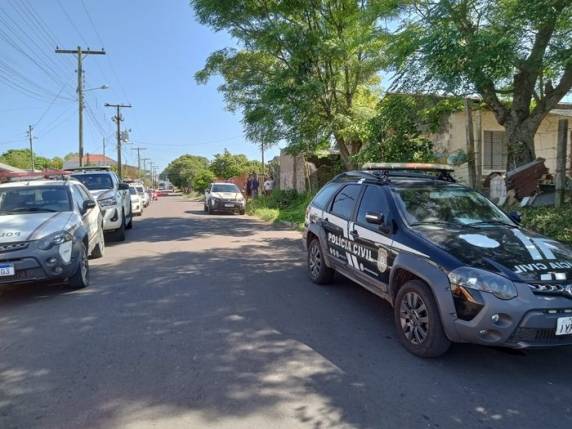 Homem de 32 anos foi encontrado morto com marcas de violência dentro de uma casa