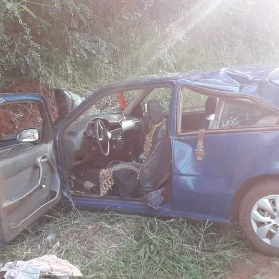O motorista do carro foi socorrido descordado para o hospital