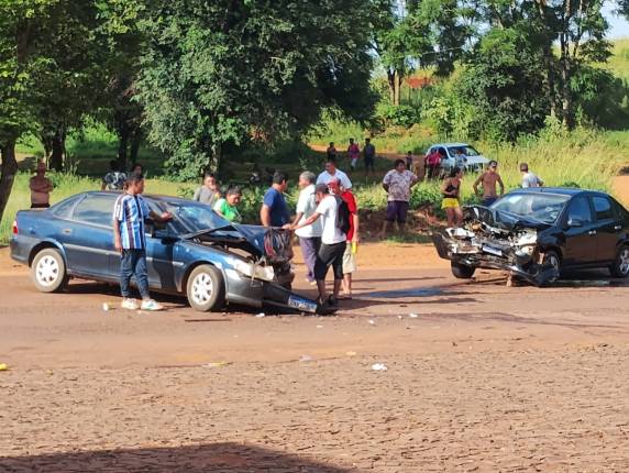 Não teve registro de feridos, restando apenas danos materiais nos automóveis