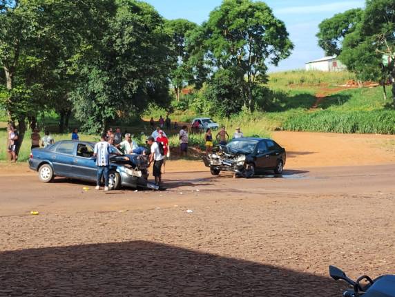 Não teve registro de feridos, restando apenas danos materiais nos automóveis