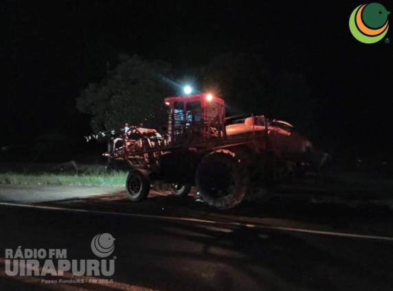Grave colisão entre carro e máquina agrícola deixa feridos na BR-285 em Mato Castelhano - foto 4