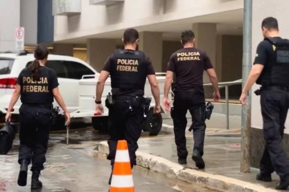 Moradores de Santa Rosa e de Bento Gonçalves foram detidos em flagrante por porte ilegal de arma de fogo e também respondem por envolvimento nos distúrbios golpistas de 8 de janeiro de 2023
