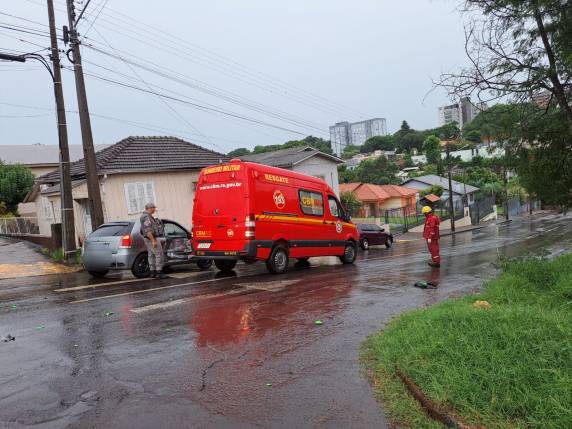 Acidente envolve carro e moto e deixa dois feridos em Ijuí - foto 3