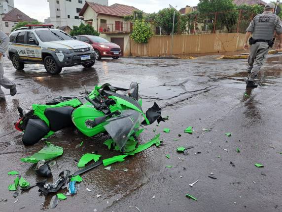 Acidente envolve carro e moto e deixa dois feridos em Ijuí - foto 2