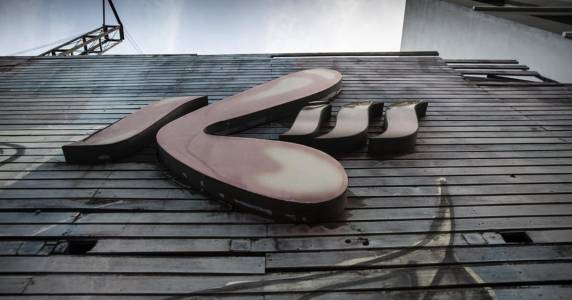 Entendimento de defensora é de que há favorecimento e que nova anulação do julgamento pode ocorrer em caso de descumprimento de regras; MP afirma que acesso é legal