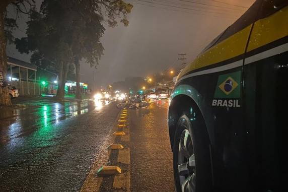 Moto colidiu frontalmente com um Palio na região do bairro Panazzolo