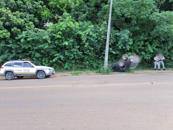 Veículo capota na Perimetral Norte em Ijuí - foto 3