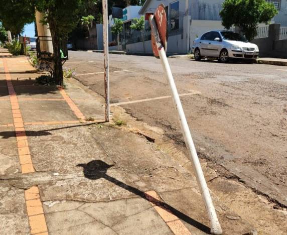 Veículo desceu a rua Bruno Dockhorn e ingressou na Av. Santa Rosa