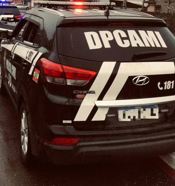 Ele é suspeito de abusar de duas crianças. Homem foi preso em Chapecó após denúncia de pais de vítima.