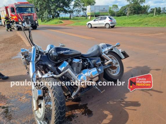 Uma colisão envolvendo moto e caminhoneta ocorreu no conhecido trevo da Expofeira