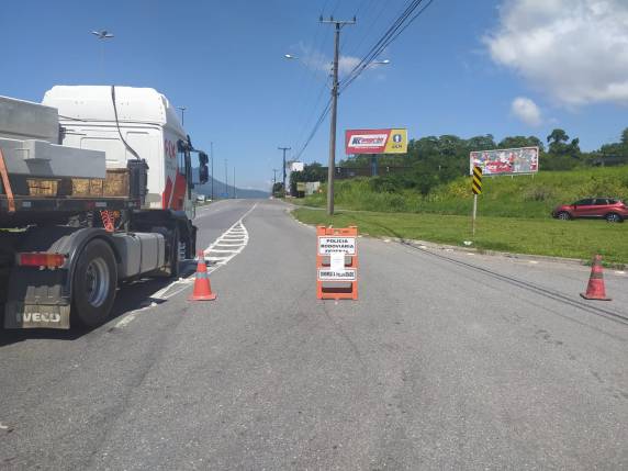 O desvio se dá a partir da rotatória da Rodovia do Arroz (SC-108), no km 51 da BR-280