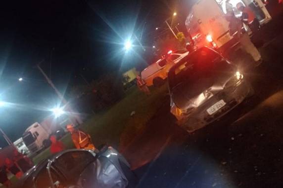 Vítimas foram socorridas ao hospital por equipes da EGR, do Samu e do Águias do Asfalto na noite de domingo