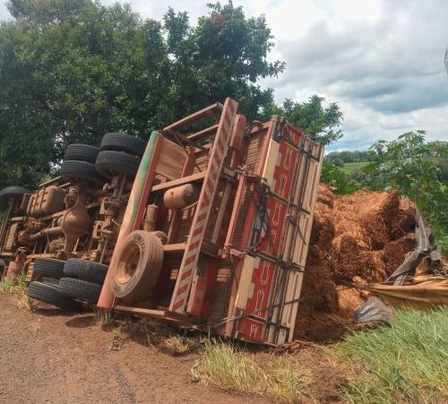 Acidente ocorreu em uma curva próximo a Vista Nova