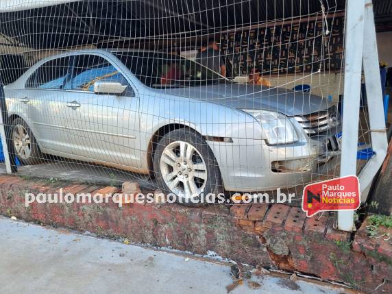 Veículo invade ambiente de uma lancheria no Centro de Três de Maio - foto 5