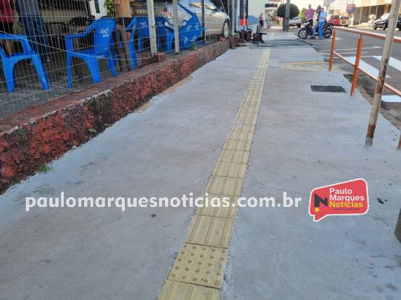 Veículo invade ambiente de uma lancheria no Centro de Três de Maio - foto 6