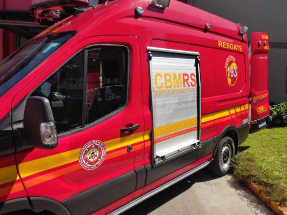 A condutora da moto teve escoriações leves e foi levada pelo Corpo de Bombeiro para avaliação médica