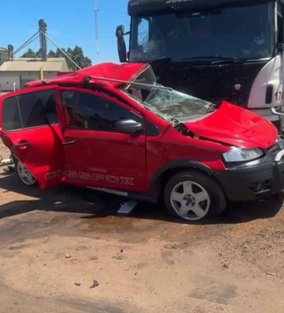 Colisão entre caminhão carro ocorreu na manhã deste sábado na cidade Missioneira