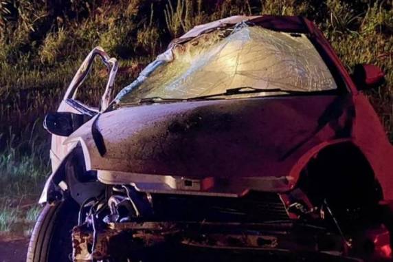 Vítima de 19 anos estava dirigindo o veículo e não teve a identidade divulgada