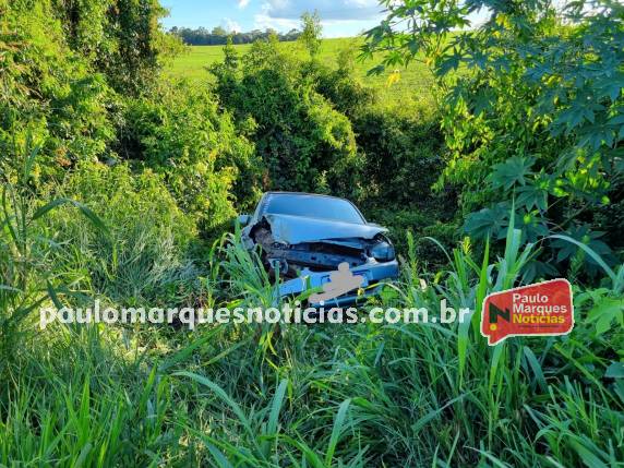 O acidente envolveu dois automóveis em uma curva na localidade de Timbaúva