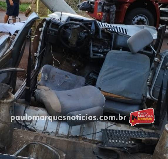 Homem e mulher ficam feridos após colisão de veículo em poste, em Giruá - foto 2