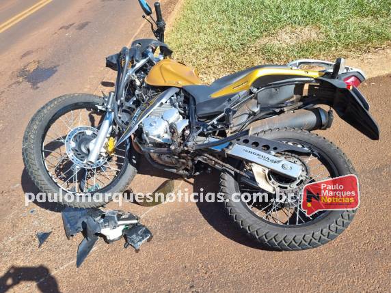 Colisão entre carro e moto deixa dois feridos no trevo do parque em Três de Maio - foto 6