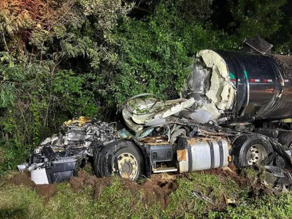 Acidente com cinco veículos deixa dois mortos na RS-135, em Getúlio Vargas - foto 4