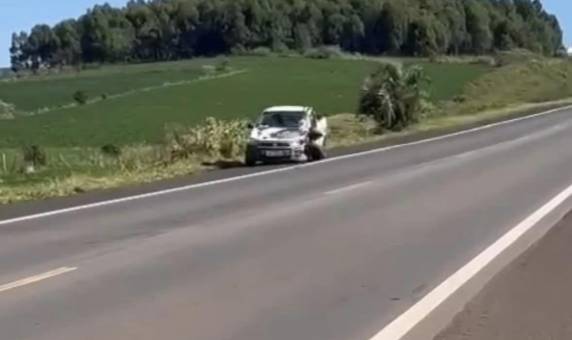 As causas do acidente, uma colisão frontal envolvendo uma moto e uma caminhonete, ainda estão sendo investigadas.